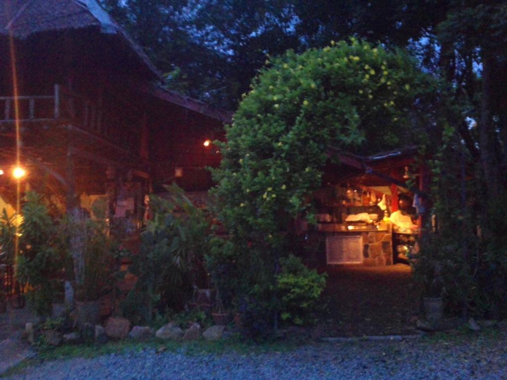 Ban Sabai Sabai Guest House Kanchanaburi Exterior foto